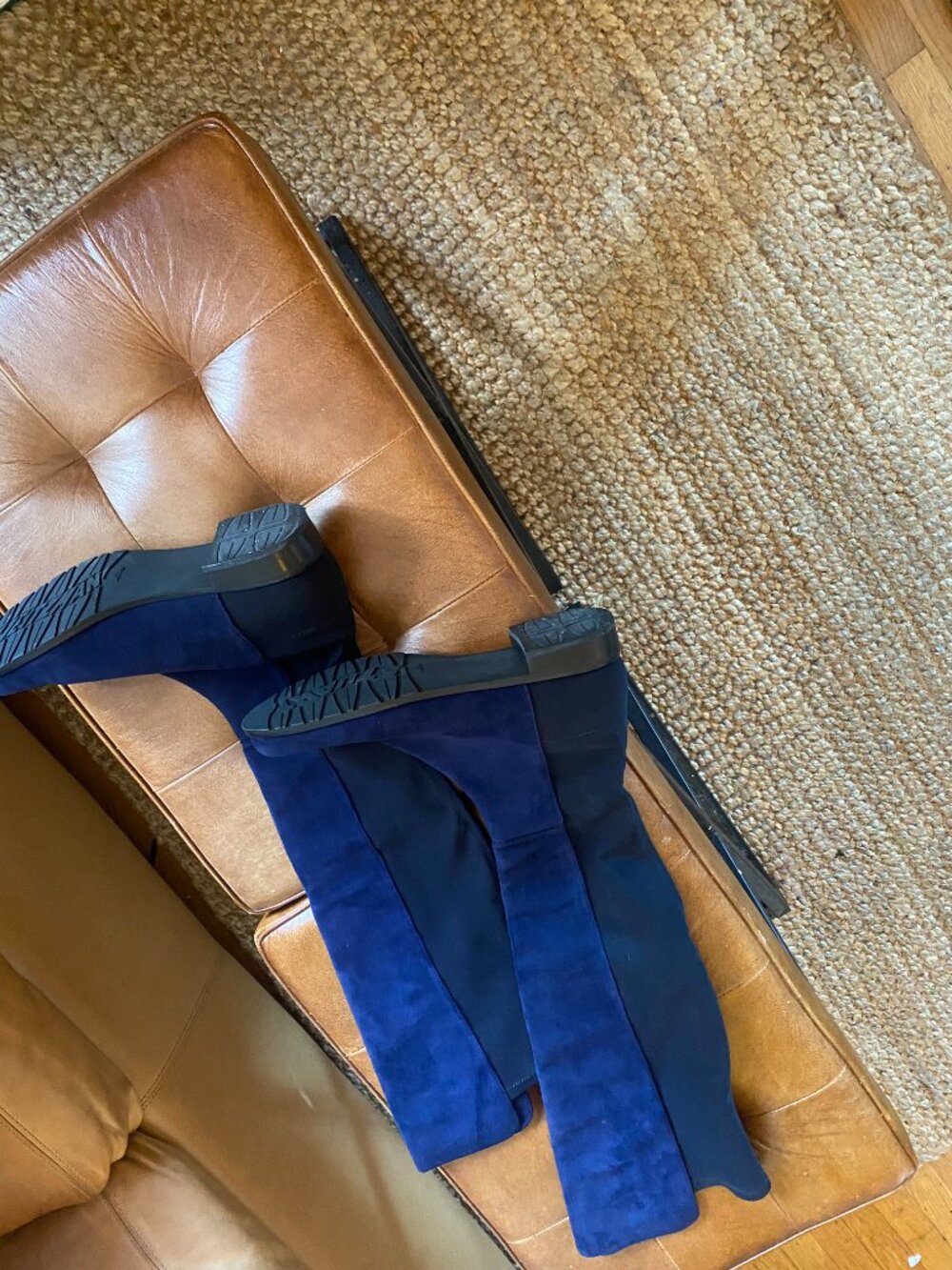 Stuart Weitzman - Picture 4 of 4